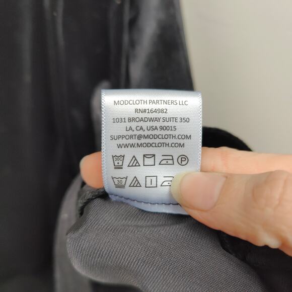 Modcloth Wrapped In Elegance Velvet Midi Dress‎ Womens Small Black Wrap Goth - Picture 6 of 7